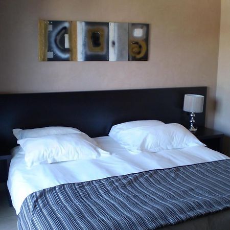 Hotel Augustin Marie Bonifacio  Habitación foto